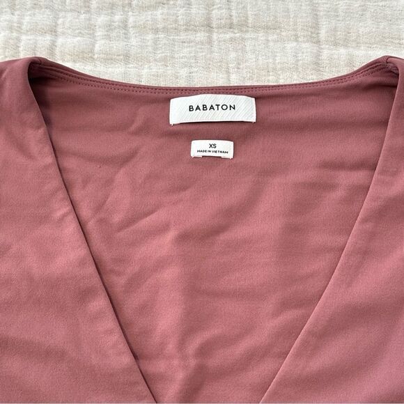 Aritzia Babaton Mauve Long Sleeve Contour V-Neck Bodysuit Size XS - Picture 2 of 6